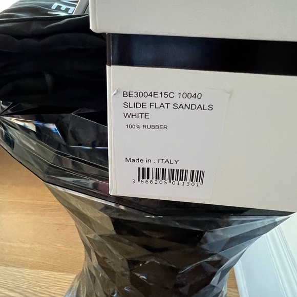 Givenchy Logo-Embossed Pool Slide Sandals - Picture 5 of 14